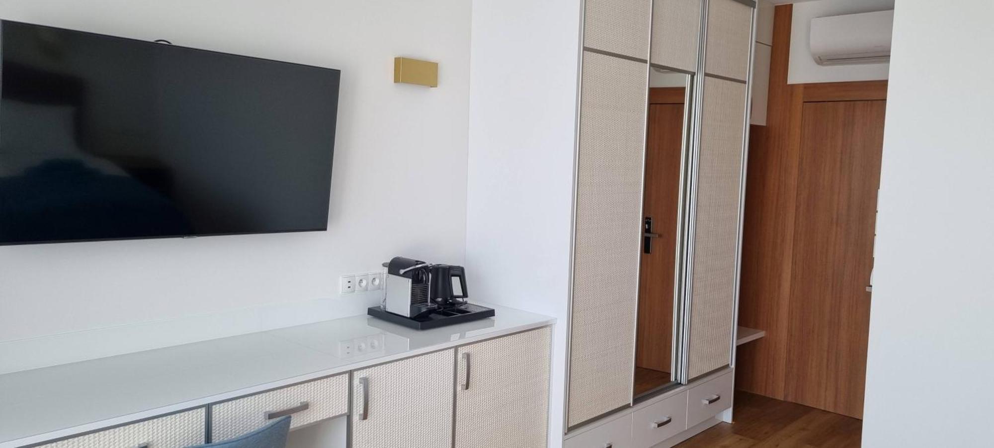 Le Lux Bed & Breakfast 3*